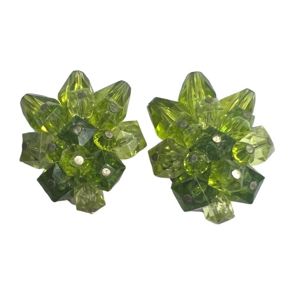 Vintage lime green beaded cluster clip earrings - Picture 1 of 4